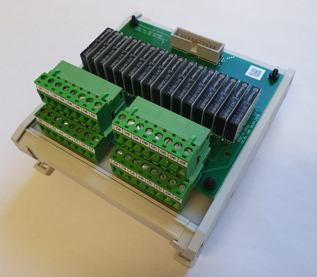 R-OUT-16 on DIN rail housing